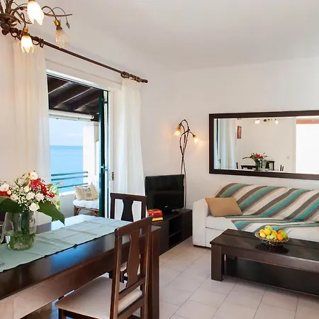 公寓 House On The Sea